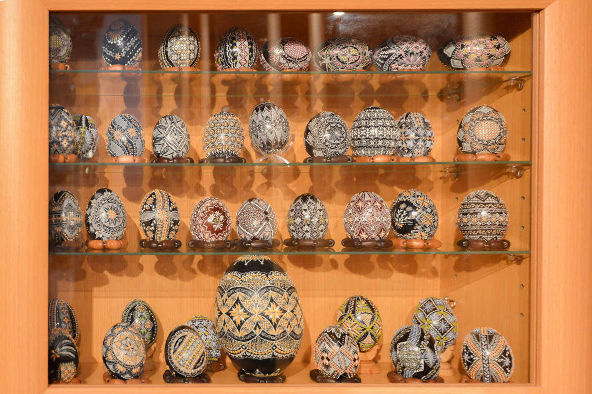 Das Ei-Museum von Vama, Rumänien, liegt ganz in der Nähe der berühmten Moldau-Klöster Voronet, Moldovita und Sucevita
