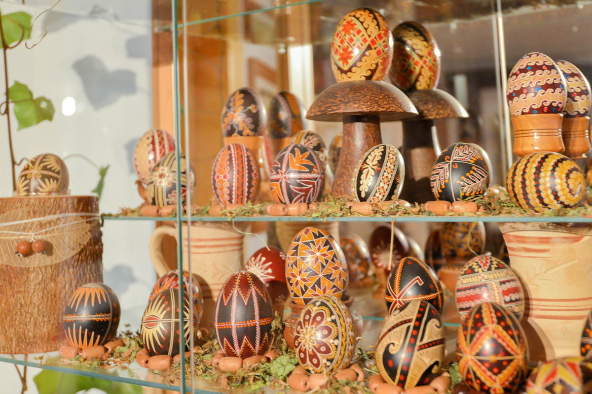 Über 3.000 verschiedene Eier können im Museum in Vama bestaunt werden, die seit der Jahrtausendwende gesammelt wurden, Rumänien
