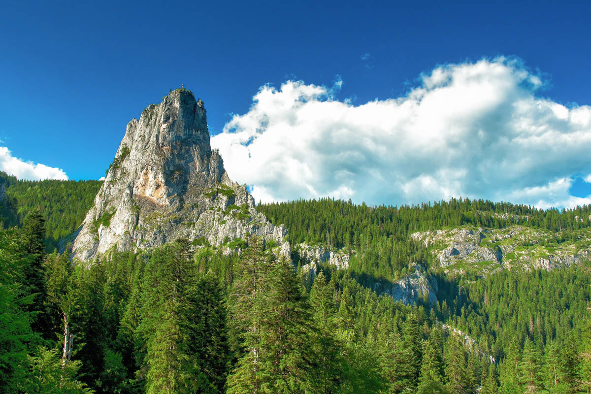 Die Bicaz Klamm im Nordosten von Rumänien zählt mit bis zu 300 Meter hohen Steilwänden zu den spektakulärsten Gebirgsstraßen Rumäniens
