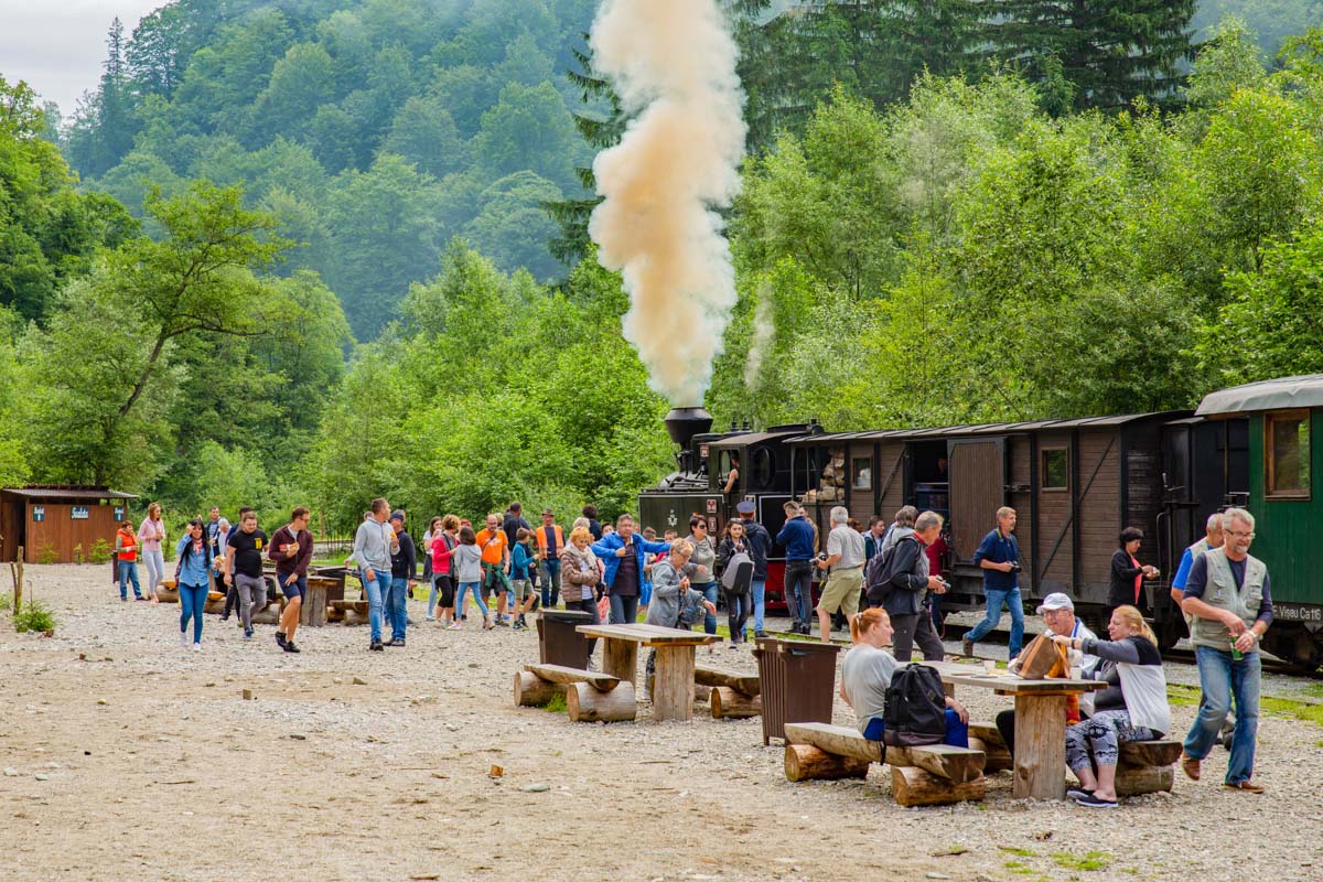 Der Endbahnhof der Vaser-Tal-Bahn ist die Station Paltin, hier kann man sich an einem Grill- und Picknickplatz niederlassen, Rumänien